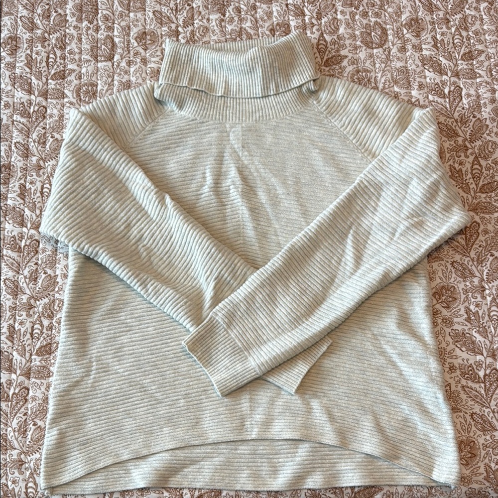 Kuhl Women's Light Gray Turtleneck Sweater